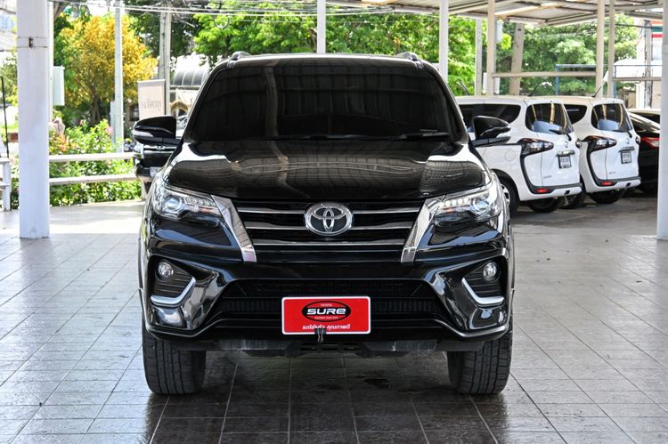 Toyota Fortuner 2017 2.4 V Utility-car ดีเซล ไม่ติดแก๊ส เกียร์อัตโนมัติ ดำ รูปที่ 2