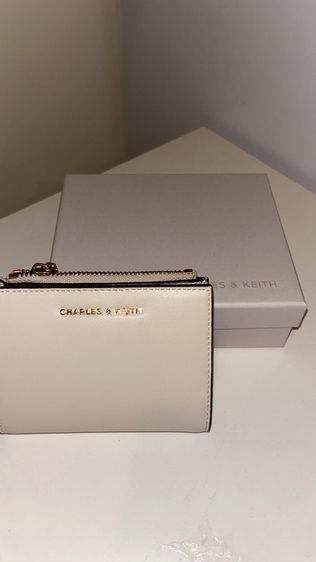 กระเป๋าสตางค์ Charles and Keith