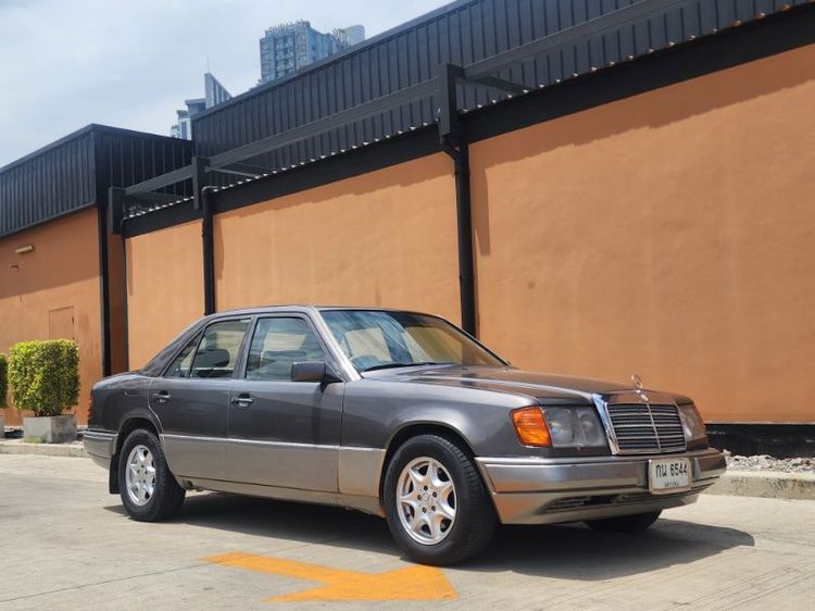 รถ Mercedes-Benz E-Class E230 สี น้ำตาล