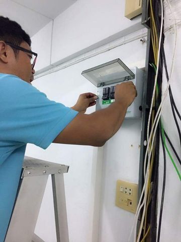 บริการติดตั้งเดินสายแลนสายไฟสายกล้องวงจรปิดcctvสายโทรศัพท์ รูปที่ 7