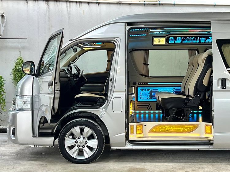 Toyota Commuter 2018 3.0 Van ดีเซล ไม่ติดแก๊ส เกียร์ธรรมดา เทา รูปที่ 3