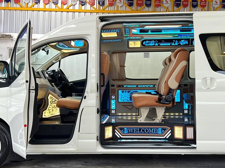 Toyota Commuter 2022 2.8 Van ดีเซล ไม่ติดแก๊ส เกียร์ธรรมดา ขาว รูปที่ 3