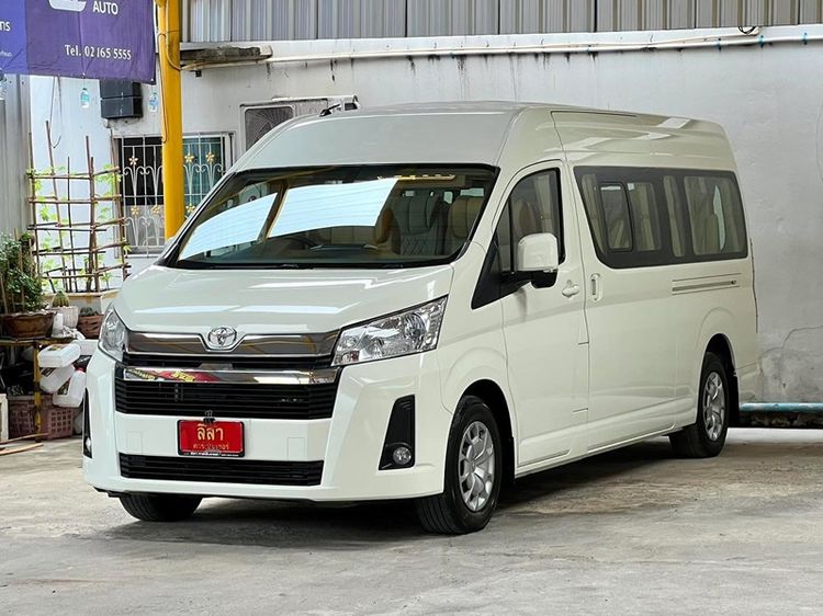 รถ Toyota Commuter 2.8 สี ขาว