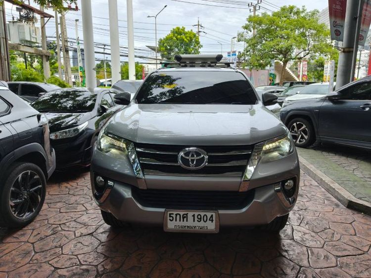 Toyota Fortuner 2016 2.8 V 4WD Utility-car ดีเซล เกียร์อัตโนมัติ บรอนซ์เงิน รูปที่ 2