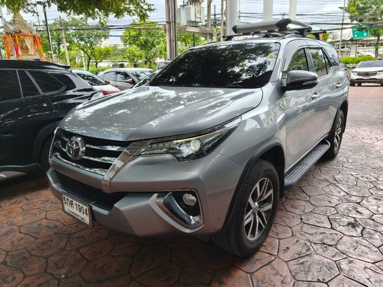 Toyota Fortuner 2016 2.8 V 4WD Utility-car ดีเซล เกียร์อัตโนมัติ บรอนซ์เงิน รูปที่ 3