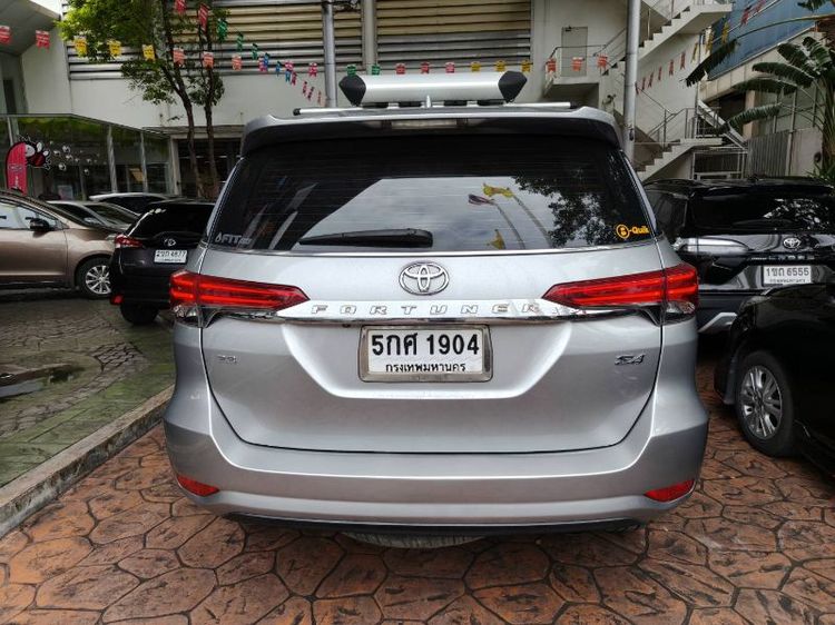 Toyota Fortuner 2016 2.8 V 4WD Utility-car ดีเซล เกียร์อัตโนมัติ บรอนซ์เงิน รูปที่ 4