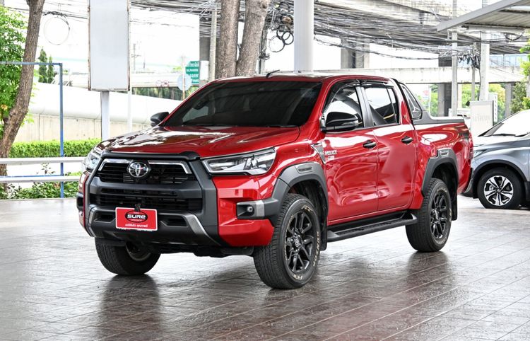 รถ Toyota Hilux Revo Double Cab Prerunner 2x4 2.4 Rocco สี แดง