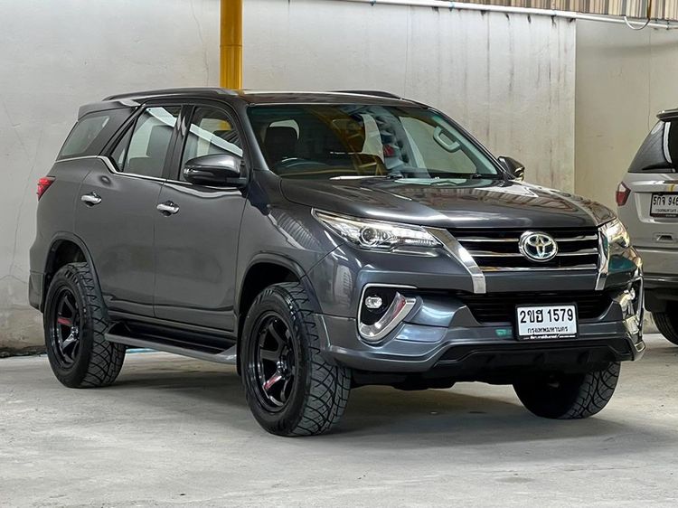 Toyota Fortuner 2018 2.4 V Utility-car ดีเซล ไม่ติดแก๊ส เกียร์อัตโนมัติ เทา