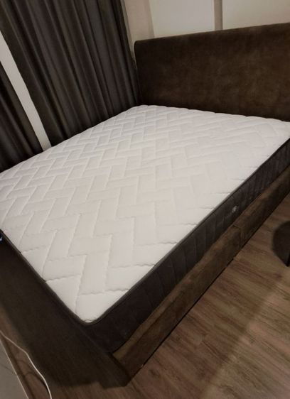 King Size (6 ft) Luxury Memory Foam Mattress – Like New (Only 5 Months Old)