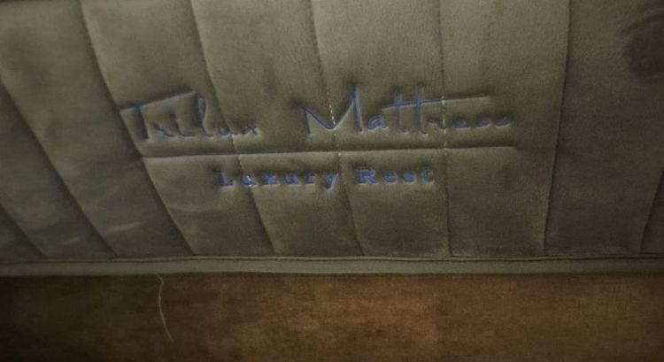 King Size (6 ft) Luxury Memory Foam Mattress – Like New (Only 5 Months Old) รูปที่ 6