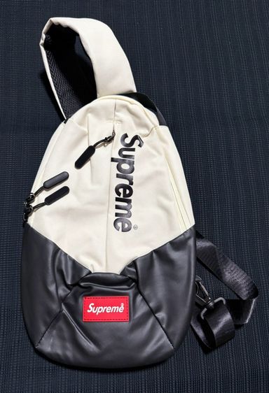 อื่นๆ ผ้าใบ ชาย ขาว ขายกระเป๋าสะพาย SUPREME จากเกาหลี สภาพใหม่แกะกล่อง ไม่ผ่านการใช้งาน