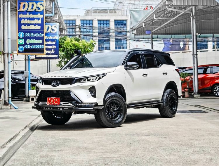 รถ Toyota Fortuner 2.8 Legender 4WD สี ขาว