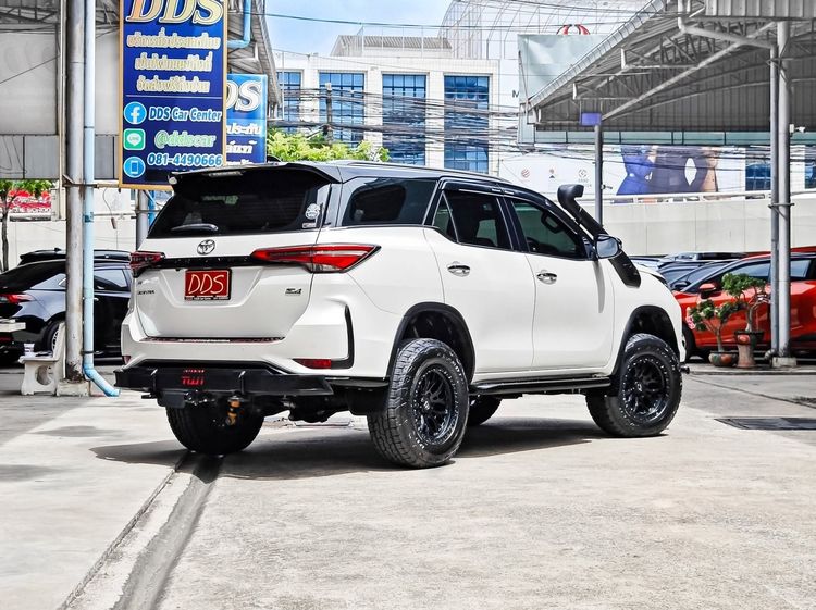 Toyota Fortuner 2021 2.8 Legender 4WD Utility-car ดีเซล เกียร์อัตโนมัติ ขาว รูปที่ 3