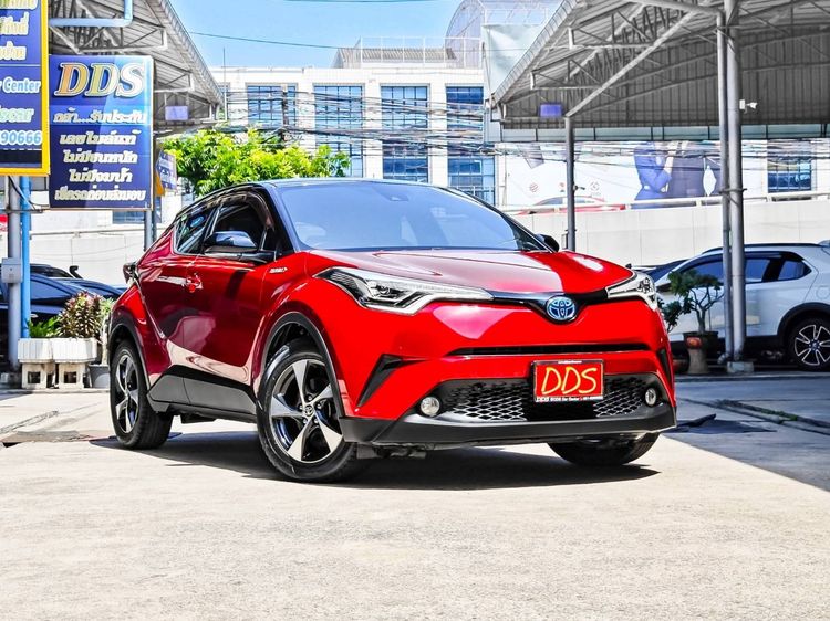 รถ Toyota C-HR 1.8 HV Hi สี แดง