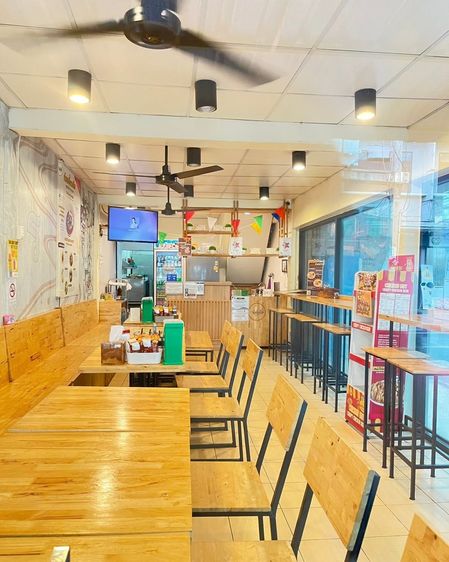 เซ้ง ร้านอาหาร ริมถนน ปากซอยอินทามระ 25 ตรงข้ามตลาดมิ่งขวัญ สุทธิสาร