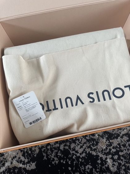 LV OnTheGo PM Monogram Empreinte รูปที่ 9