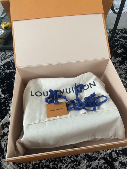 LV OnTheGo PM Monogram Empreinte รูปที่ 8