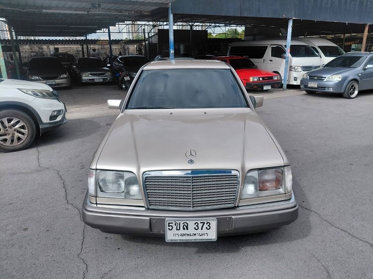 รถ Mercedes-Benz E-Class E280 สี ทอง