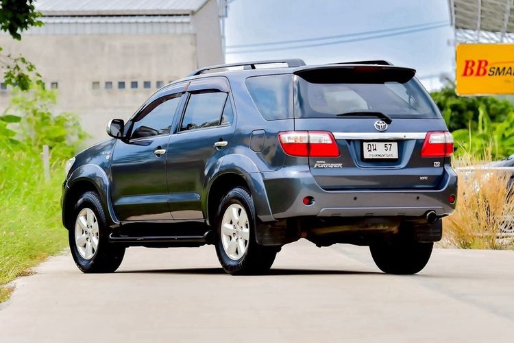 Toyota Fortuner 2011 3.0 V Utility-car ดีเซล ไม่ติดแก๊ส เกียร์อัตโนมัติ ดำ รูปที่ 4