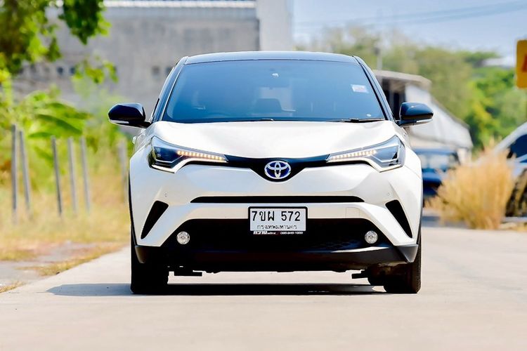 รถ Toyota C-HR 1.8 Hybrid Hi สี ขาว