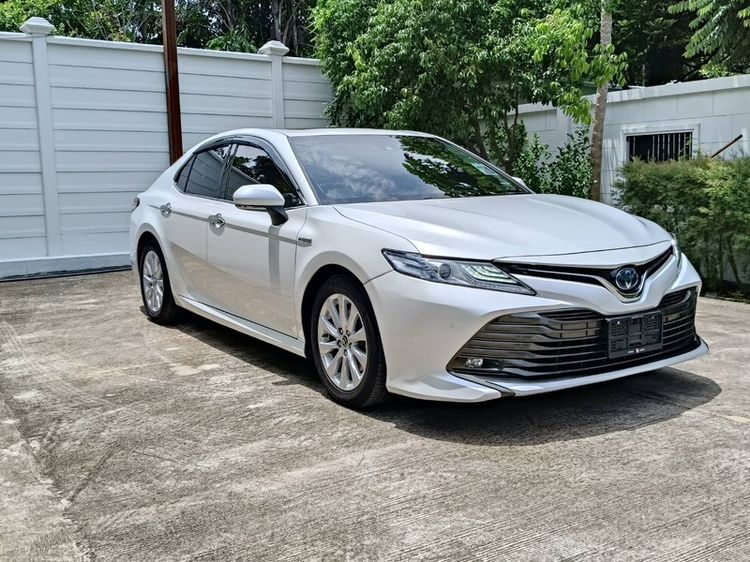 รถ Toyota Camry 2.5 HEV Premium สี ขาว