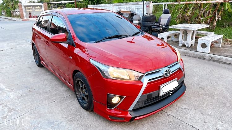 รถ Toyota Yaris 1.2 E สี แดง