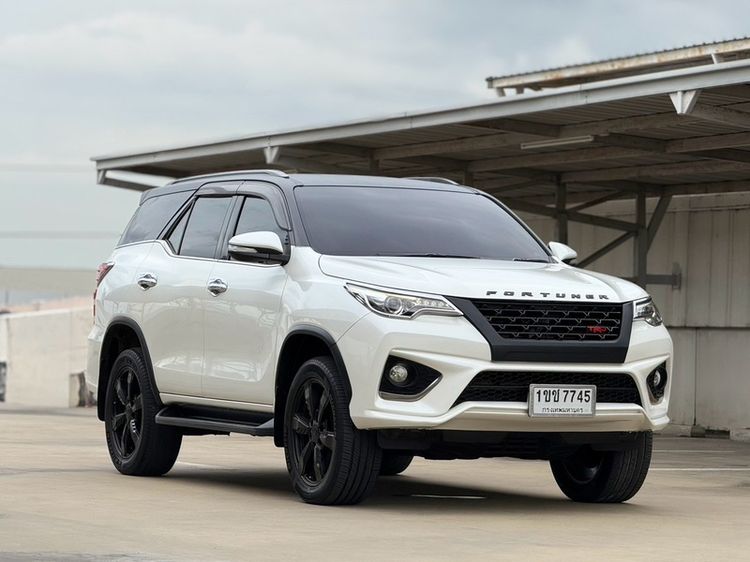 Toyota Fortuner 2016 2.8 TRD Sportivo 4WD Utility-car ดีเซล ไม่ติดแก๊ส เกียร์อัตโนมัติ ขาว