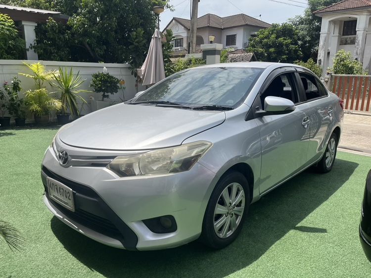 รถ Toyota Vios 1.5 E สี บรอนซ์เงิน
