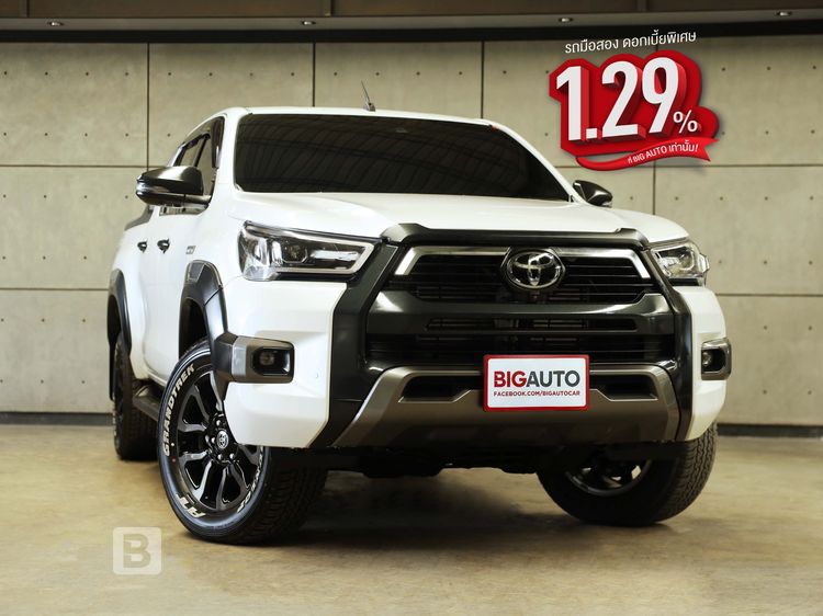 รถ Toyota Hilux Revo Double Cab 4x4 2.8 Rocco สี ขาว