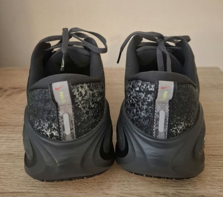 ปล่อย​รองเท้า​วิ่ง​ Nike Vomero​plus​ รูปที่ 4