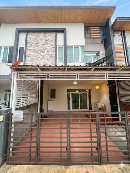 มีบางส่วน ให้เช่าและขายทาวน์โฮม กัสโต้ พหลโยธิน 48  4 ห้องนอน เลี้ยงสัตว์ได้ พร้อมเข้าอยู่ ทำเลดี ใกล้ BTS สายหยุด รูปที่ 2