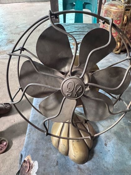 พัดลมทองเหลืองโบราณ