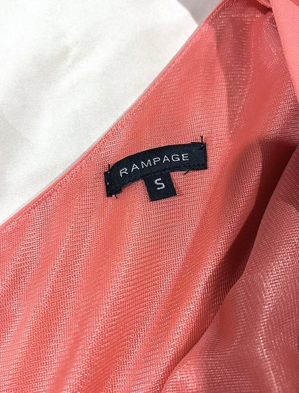 เดรสไปงาน แบรนด์ Rampage ไหล่เฉียง สีโอรส รูปที่ 4