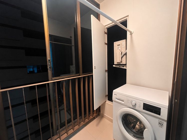 Ananda Development ไม่อนุญาต ตกแต่งครบ For Rent Ideo Sathorn Taksin Top 27th Fl 0m to BTS Krung Thon Buri 35 sqm 1BR Bathtub Min 3 Months Lease Fully Furnished 22k mo รูปที่ 2