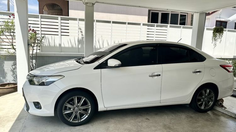 รถ Toyota Vios 1.5 S Limited สี ขาว