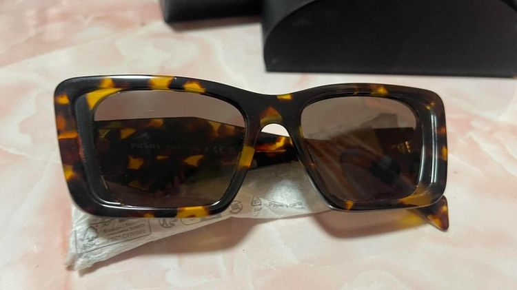 แว่น PRADA