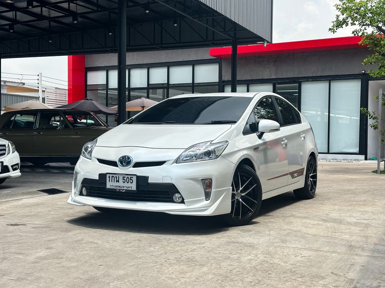 Toyota Prius 2013 1.8 TRD Sportivo Sedan ไฮบริด ไม่ติดแก๊ส เกียร์อัตโนมัติ ขาว รูปที่ 1