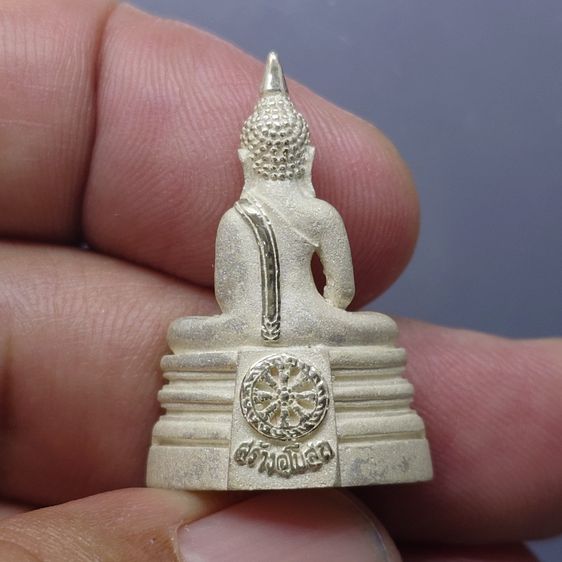 พระพุทธโสธร รุ่นสร้างพระอุโบสถ พิมพ์ใหญ่ เนื้อเงินขัดเงาบางส่วน วัดโสธรวรารามวรวิหาร พ.ศ.2539 พร้อมกล่องเดิม รูปที่ 4