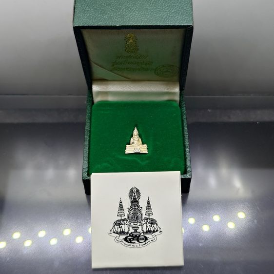 พระพุทธโสธร ภปร เนื้อเงิน พิมพ์เล็ก รุ่นสร้างพระอุโบสถ ปี 2539 พร้อมกล่องเดิม