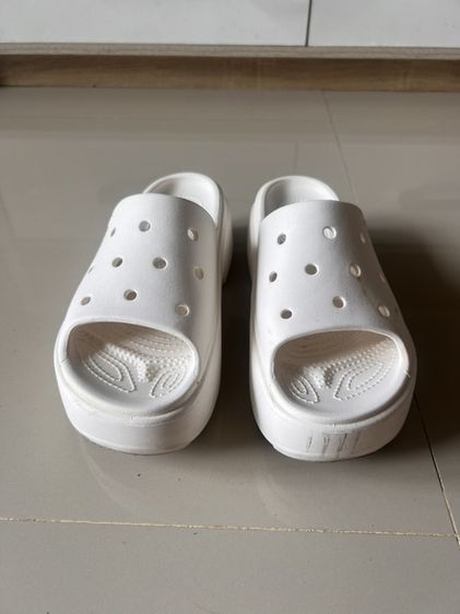 รองเท้าส้นสูง อื่นๆ UK 5 | EU 38 | US 6.5 ขาว รองเท้า Crocs แท้ 450 รวมส่ง  ขายแล้ว