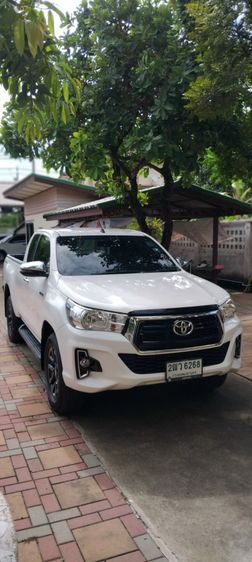 รถ Toyota Hilux Revo 2.4 E Prerunner สี ขาว