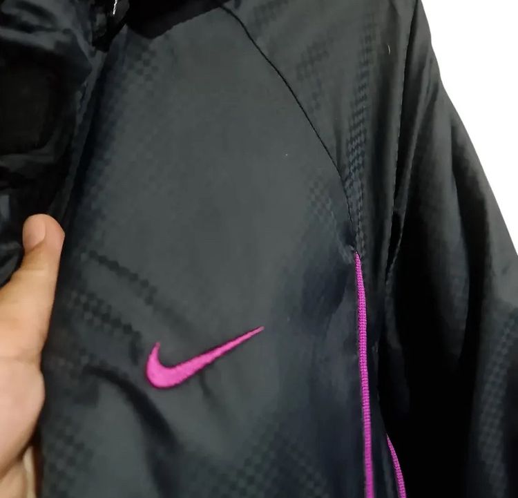เสื้อโค้ทกันหนาว Nike แท้ ทรงยาว สีดำด้านในบุฟลีซสีม่วง Size L รูปที่ 5