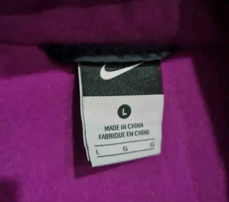 เสื้อโค้ทกันหนาว Nike แท้ ทรงยาว สีดำด้านในบุฟลีซสีม่วง Size L รูปที่ 6