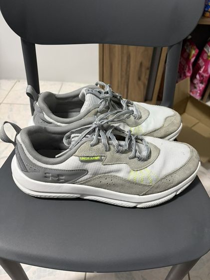 รองเท้า UNDER ARMOUR