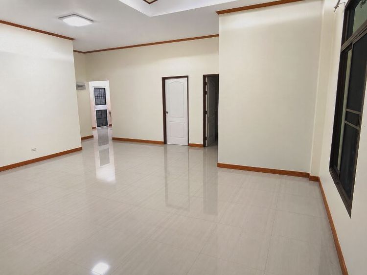 ตกแต่งครบ บ้านให้เช่า หน้าห้างซีเค รูปที่ 3