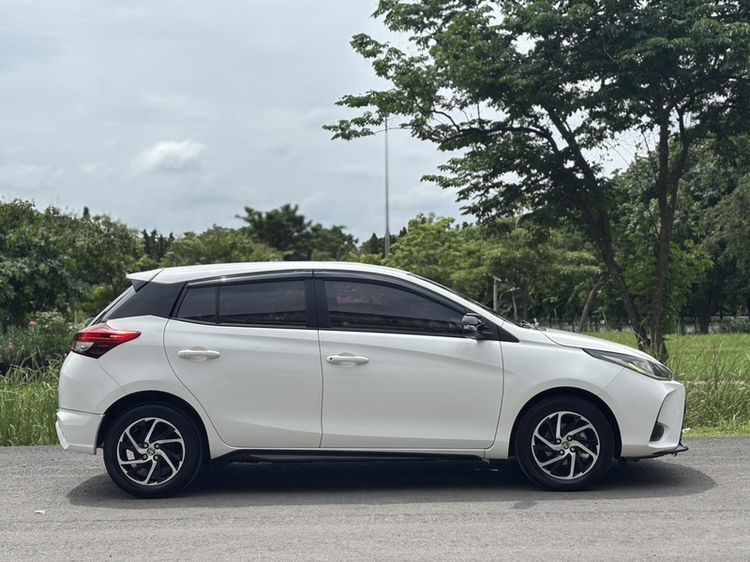 Toyota Yaris 2021 1.2 Sport Sedan เบนซิน ไม่ติดแก๊ส เกียร์อัตโนมัติ ขาว รูปที่ 4