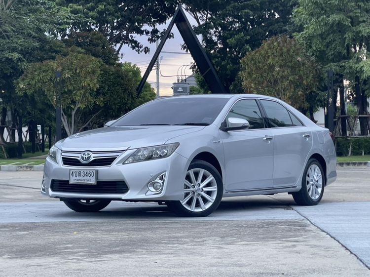 รถ Toyota Camry 2.5 Hybrid สี บรอนซ์เงิน