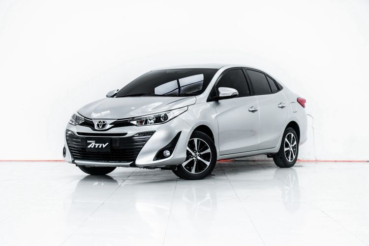 รถ Toyota Yaris ATIV 1.2 G สี เทา