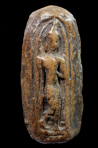 พระลีลาเม็ดขนุน AB084