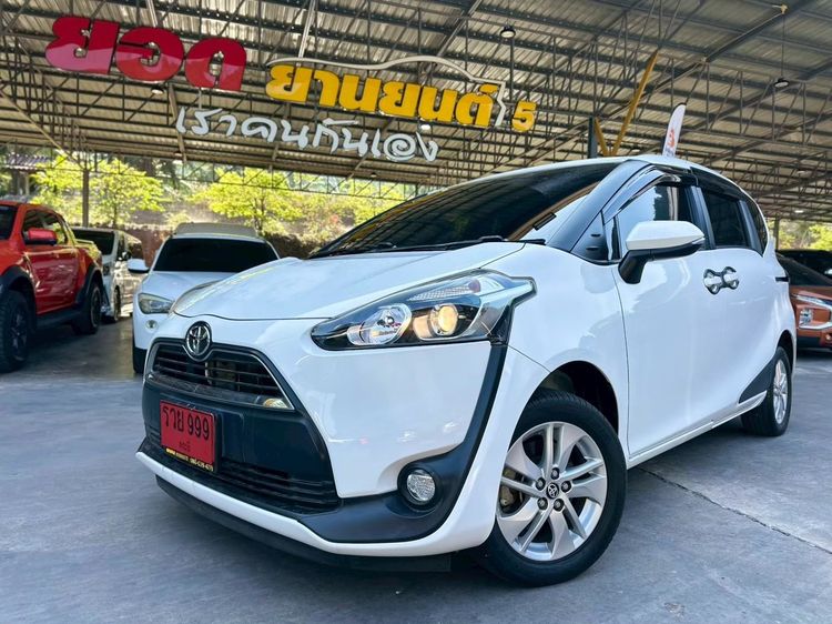 รถ Toyota Sienta 1.5 G สี ขาว